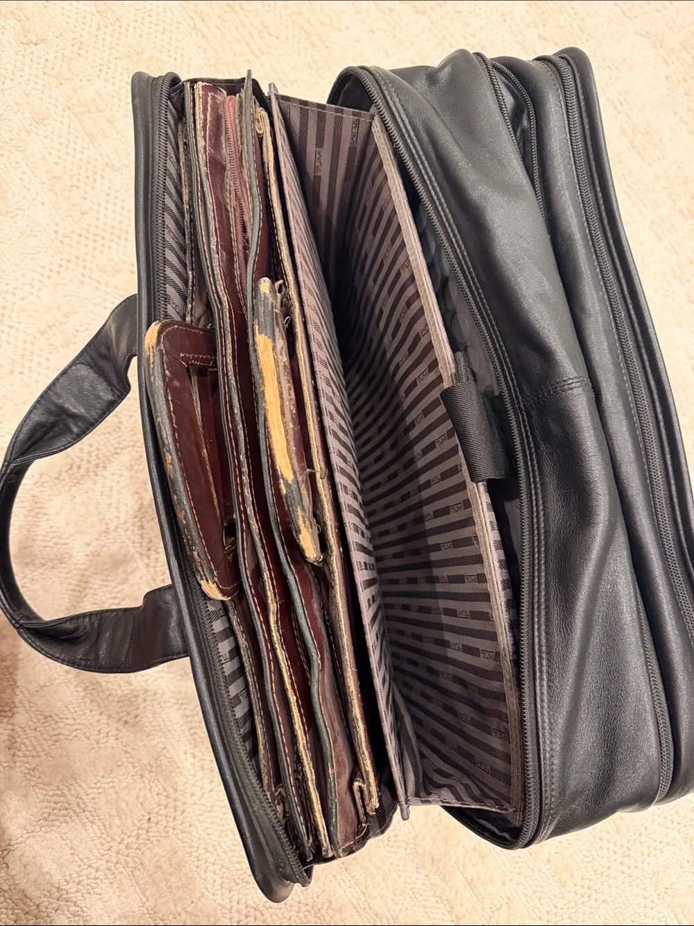 TUMI Leather Bag 96060D4 Black